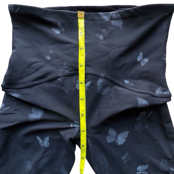 Spanx Woman’s Booty Boost Active 7/8 Leggings in Midnight Butterfly size S - Picture 8 of 9